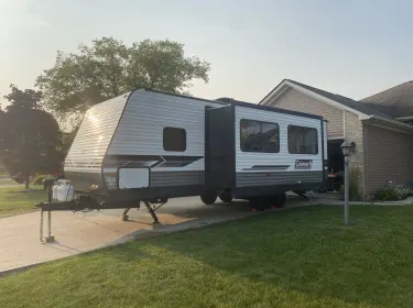 2022 Dutchmen Coleman Lantern LT Travel trailer rental in Fort Wayne, IN