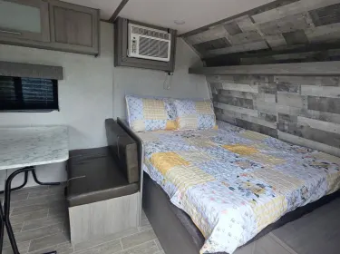 2022 Dutchmen Coleman Lantern LT Travel trailer rental in East Liberty, OH
