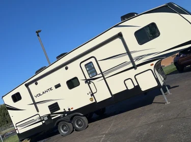 2019 Crossroads RV Volante Fifth-wheel rental in Greenfield, IN