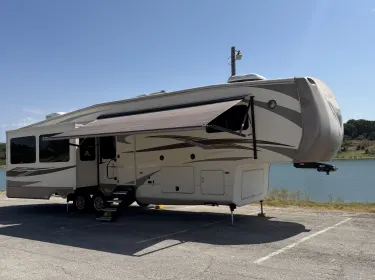 2014 Cedar Creek Cedar Creek Fifth Wheel Fifth-wheel rental in Harker Heights, TX