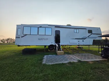 2026 Forest River Cherokee Alpha Wolf Fifth-wheel rental in Bristol, TN