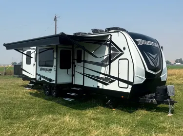 2022 Grand Design Momentum Toy hauler rental in Joseph, OR
