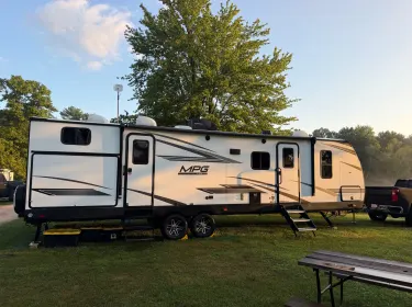 2022 Cruiser RV MPG Ultra Lite Travel trailer rental in Neenah, WI