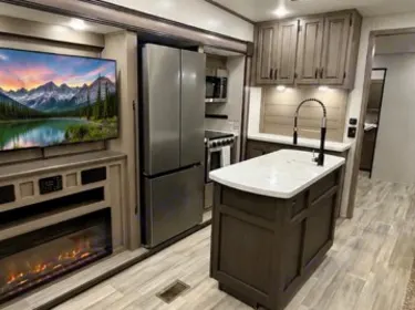 2022 Coachman Chaparral Fifth-wheel rental in Elko, GA