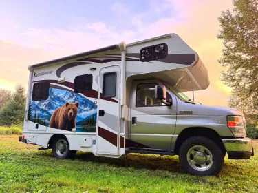 2017 Adventurer Adventurer Motorhome Class C rental in Chilliwack, BC