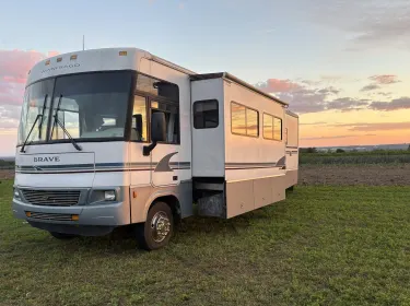 2004 Winnebago Brave Class A rental in Cleveland, QC