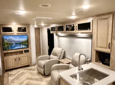 2022 Forest River Palomino Solaire Travel trailer rental in Elko, GA