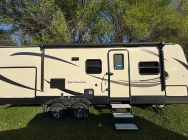 2018 Keystone RV Sprinter Campfire Edition Travel trailer rental in Trempealeau, WI