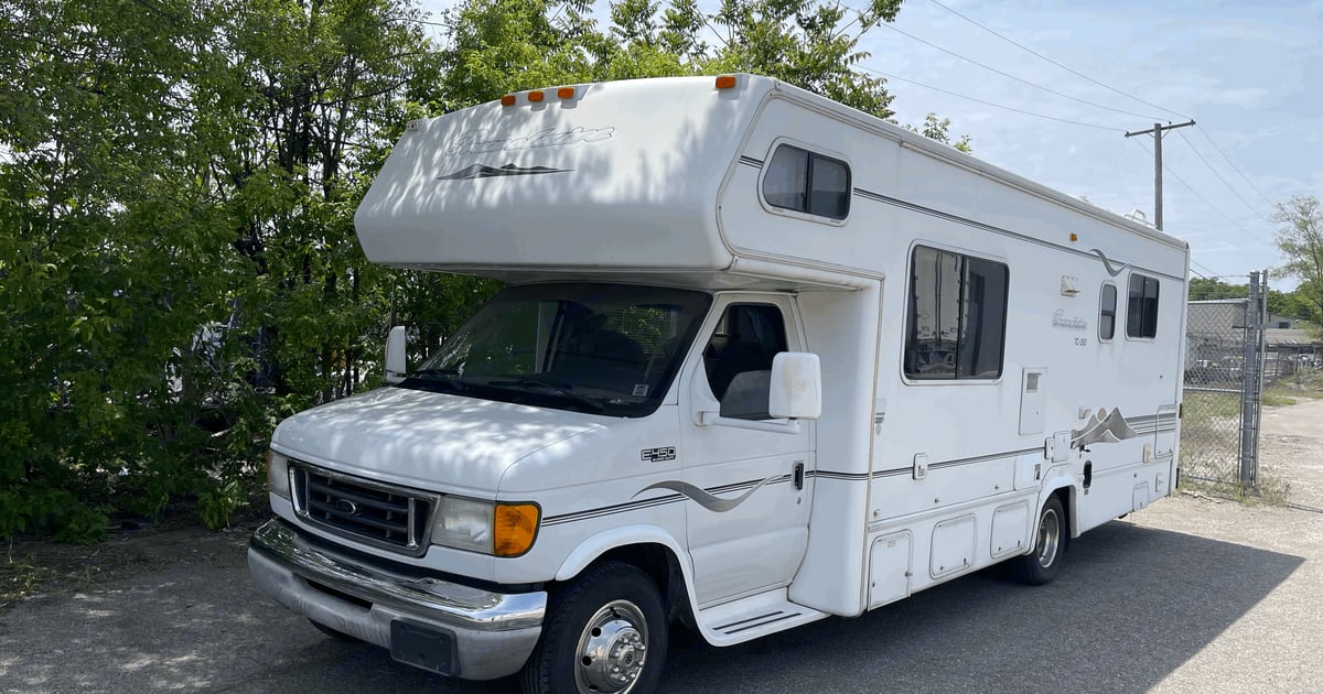 2003 Ford E450 Motorhome in Oak Park, MI | Outdoorsy