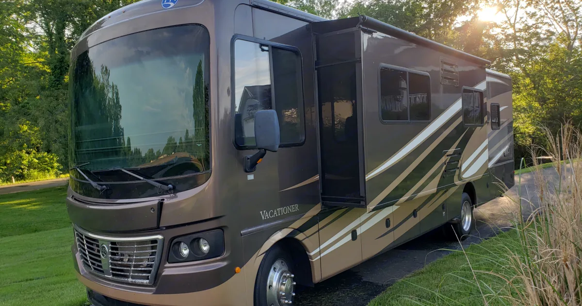Holiday Rambler Rv 2015 Holiday Rambler Vacationer Class A in Bloomington, IN | Outdoorsy