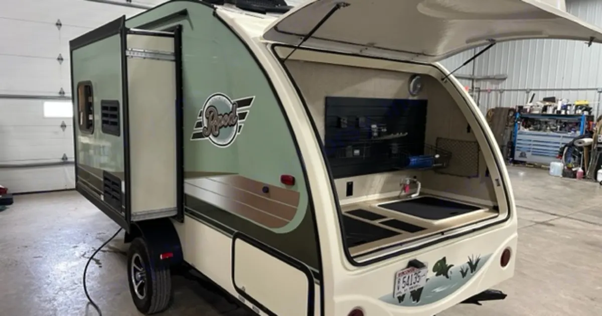 2016 R-Pod 183G Travel trailer in Sturgeon Bay, WI | Outdoorsy