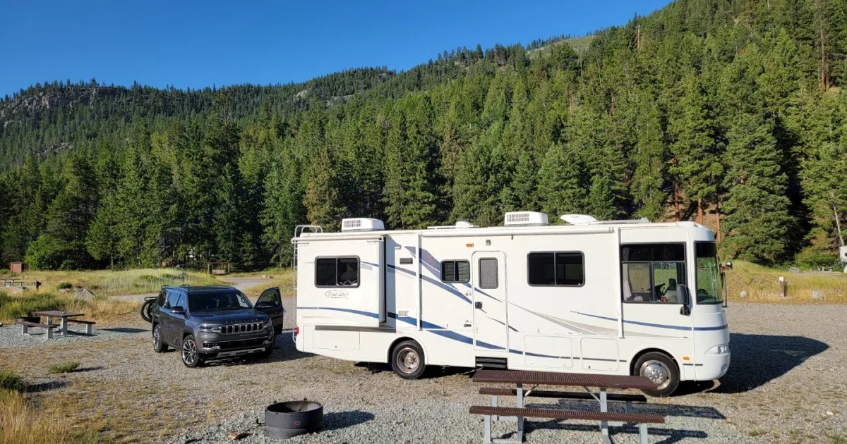 2004 R-Vision Trail-Lite Class A in Foothills County, AB | Outdoorsy