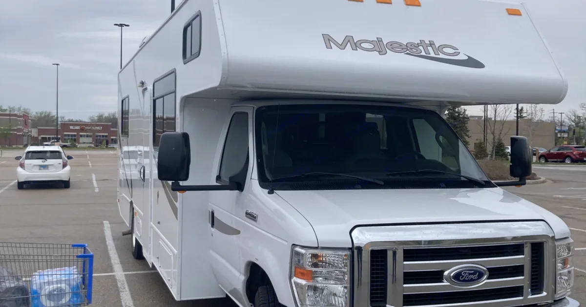 2019 Thor Majestic Class C in Lexington, SC | Outdoorsy