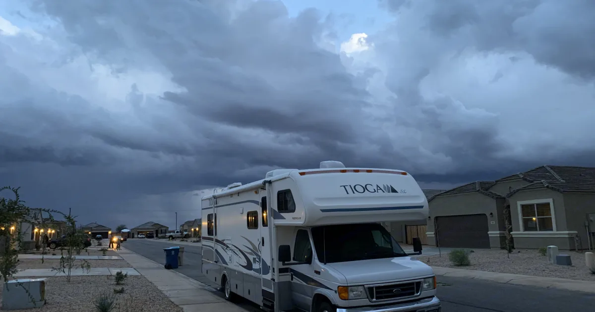 2004 Fleetwood Tioga SL 31W Class C Rental in Apache Junction, AZ ...