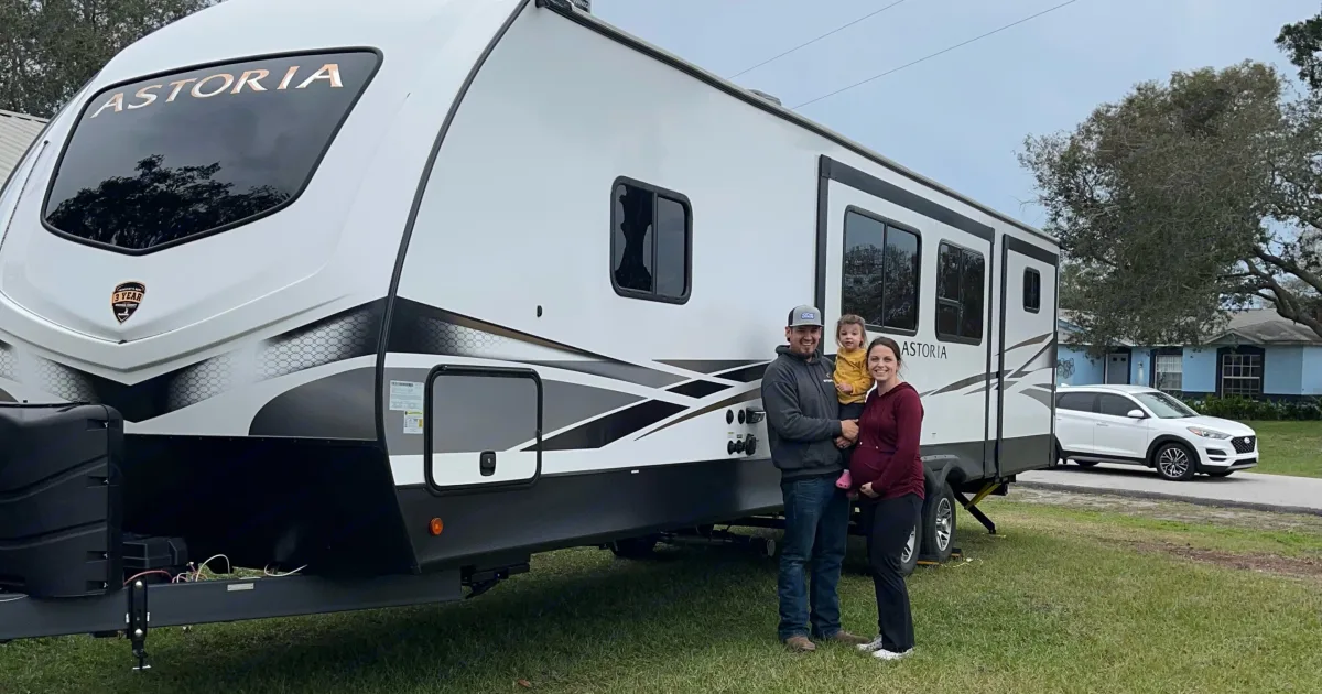 2022 Dutchmen Astoria 3203BH Travel trailer Rental in McHenry, IL