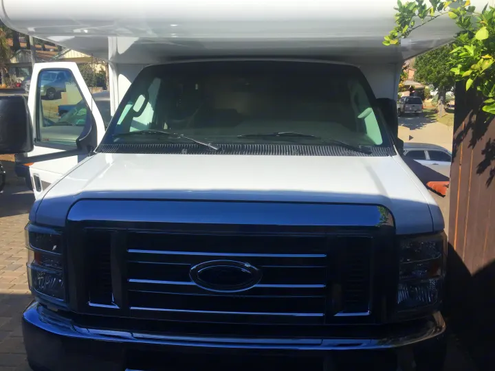 Front view of a white Ford RV. Ford Majestic 23A 2012