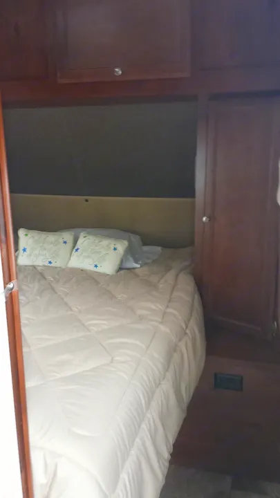 28BKS - Master Bedroom with RV Queen. Gulf Stream 28BKS 2015