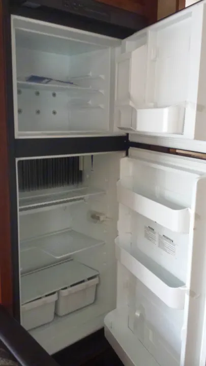 28BKS - 6 Cubic Double Door Refrigerator. Gulf Stream 28BKS 2015