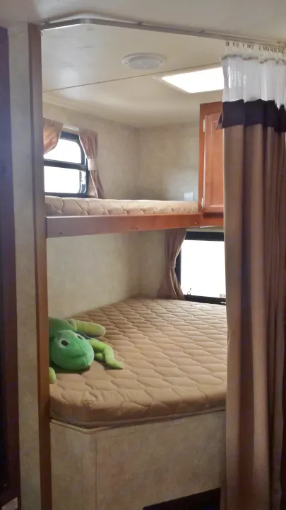 28BKS - Single Over Double Bunkbed. Gulf Stream 28BKS 2015