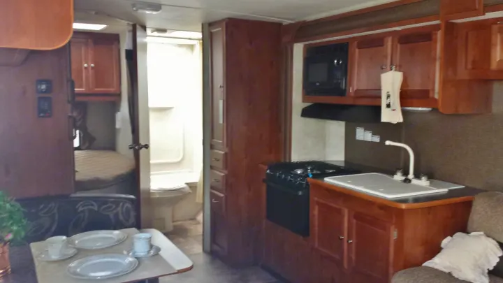 28BKS - Interior Rear View. Gulf Stream 28BKS 2015