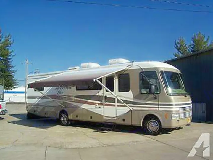 Fleetwood Pace Arrow 2000