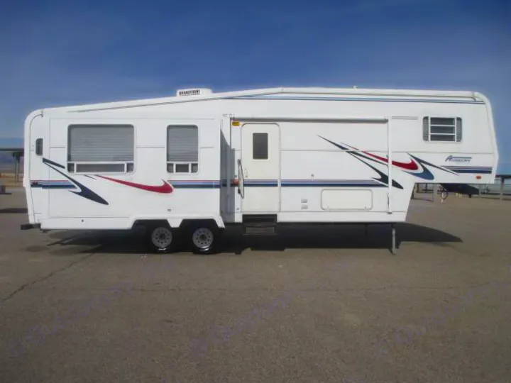 White fifth-wheel RV for your next rv rental adventure.. Holiday Rambler Alumascape 2002
