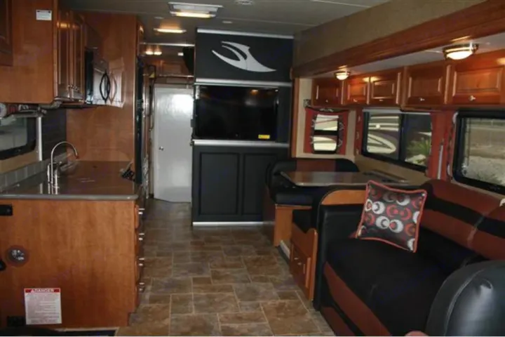 Thor Motor Coach Outlaw 2014