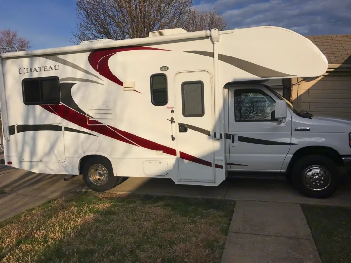 Thor Motor Coach Chateau 2015