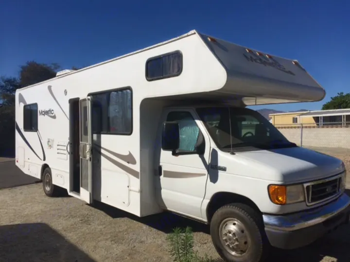 Ford Majestic 2007