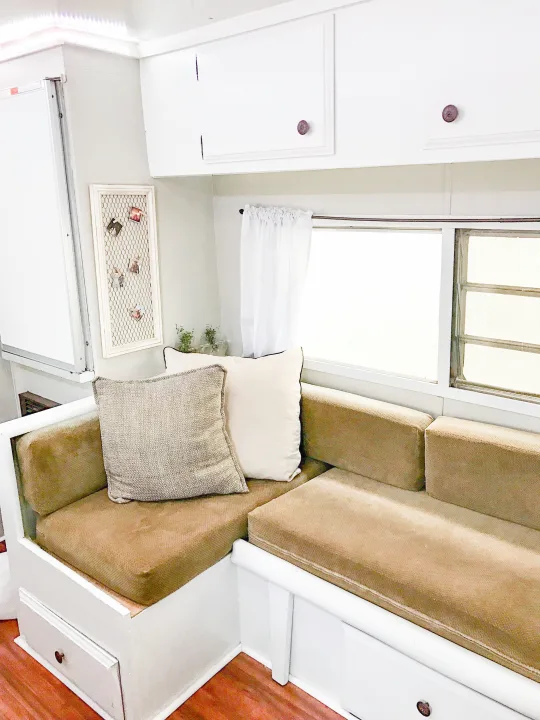 Here's the inside corner of the seating area.. Terry Trailer Travel Pak-20 1972