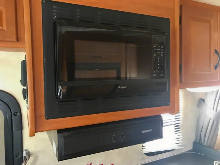 Thor Motor Coach Four Winds Majestic 2012