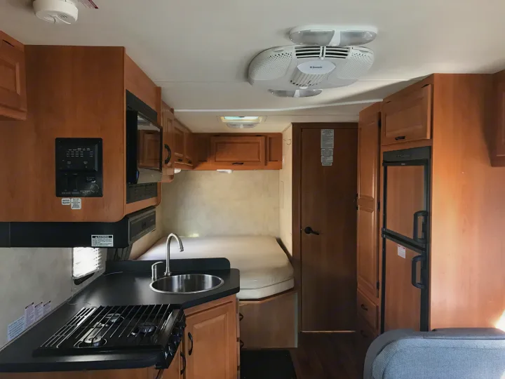 Thor Motor Coach Four Winds Majestic 2012