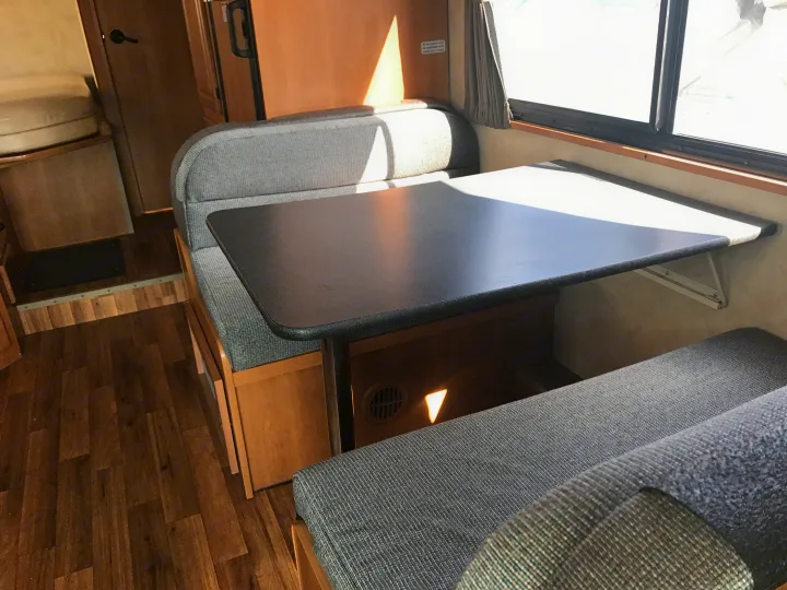 Thor Motor Coach Four Winds Majestic 2012