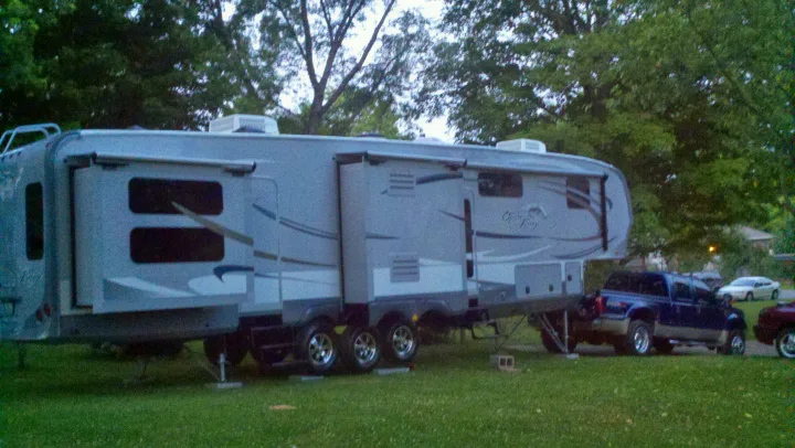 2 Slides- bunk room and Kitchen, Large 16' Awing with large storage in front. 1/2 bath and second entrance in the back.. Open Range 427 2013