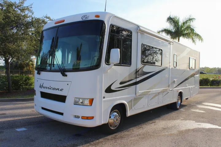 Thor Motor Coach Hurricane 2007