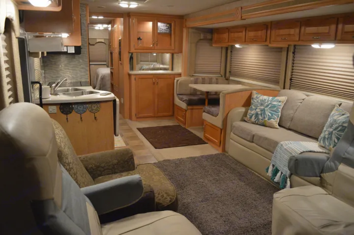 Thor Motor Coach Hurricane 2007