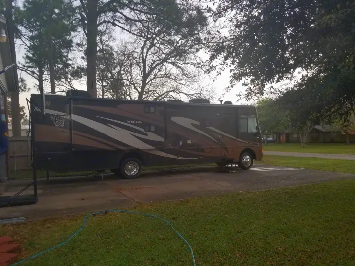 Just Like New, never smoked in, no pets.. Winnebago Vista 2013