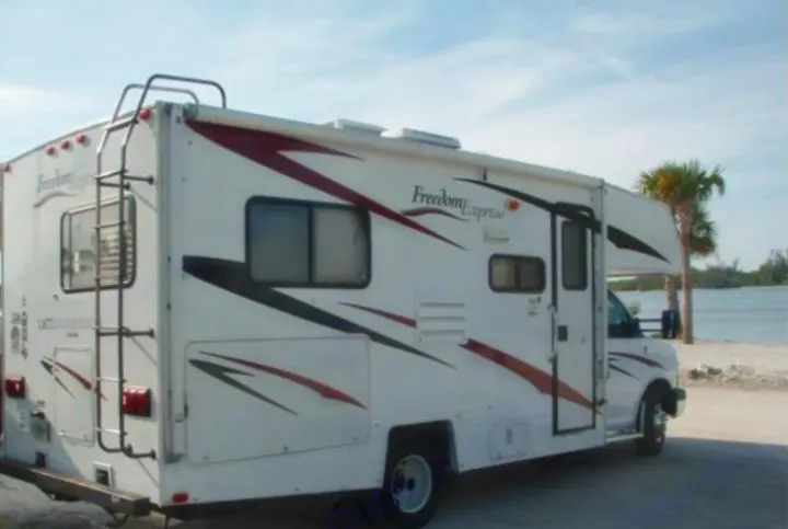 Coachmen Freedom Express 2008