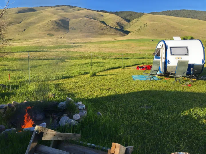 Early evening/late afternoon sun on the property with fire pit. T@B s wet bath 2015