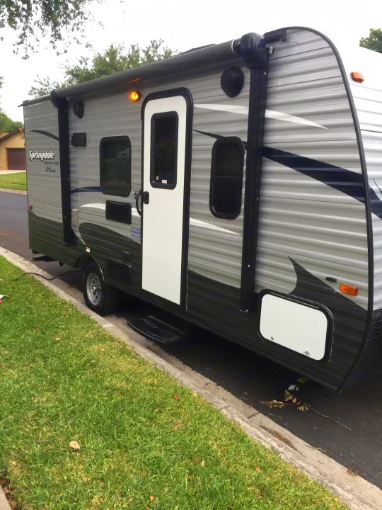 New travel trailer with modern color scheme. Roomy floor plan. . Keystone Summerland 2017