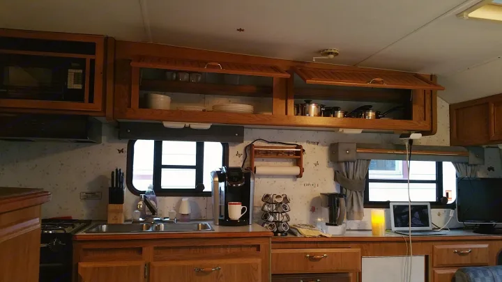 Kitchen with cookwares. Sunline 24 Foot 1993
