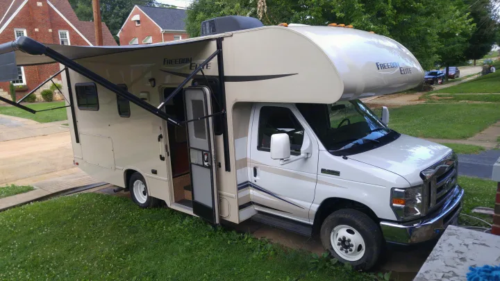 Awning out and ready to go. Thor Motor Coach Freedom Elite 2015