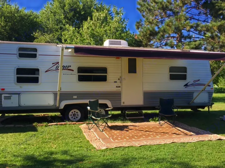 Our home away from home. Comes with everything you need! We have it prepped so that we simply add groceries and go!. Crossroads Zinger 2006