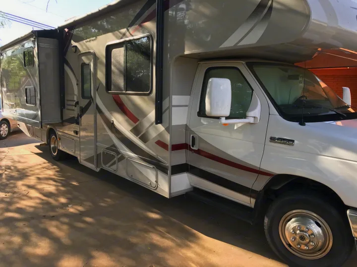 Thor Motor Coach Chateau 2013