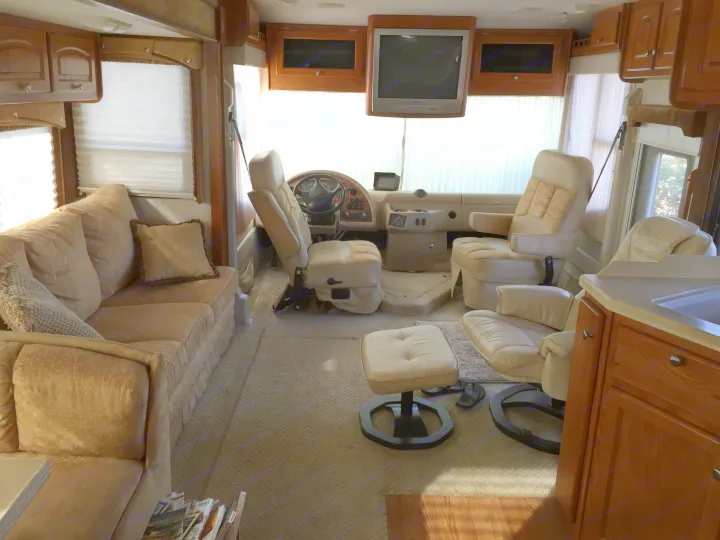 Entertaining Area. Damon Intruder 2005