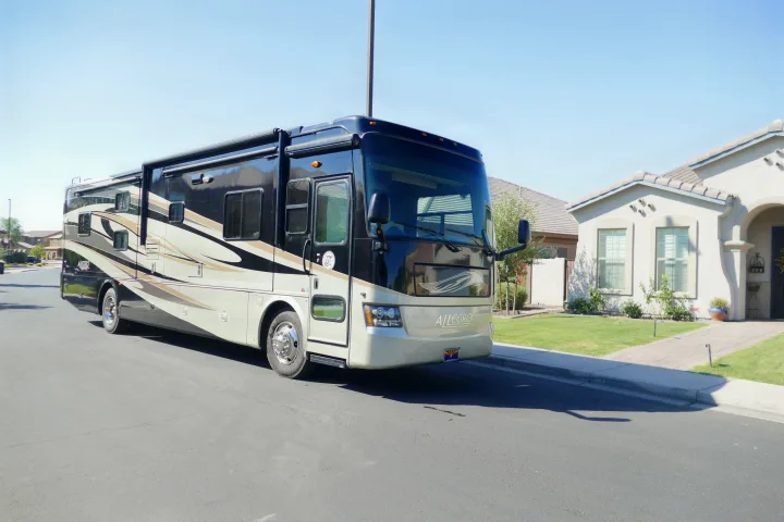 Tiffin Motorhomes Allegro Red 2011