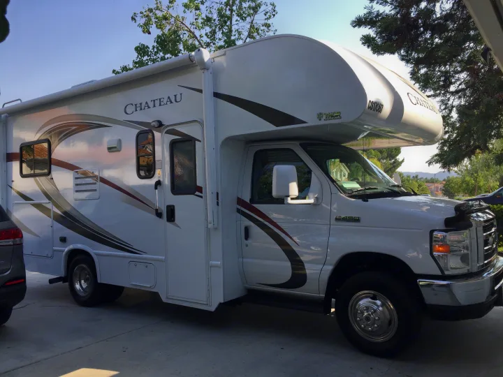 Thor Motor Coach Chateau 2017