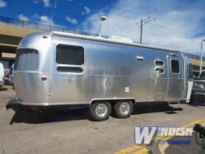 Iconic silver Airstream travel trailer, a premium choice for your next RV rental adventure.. Airstream International Signature 25 2018