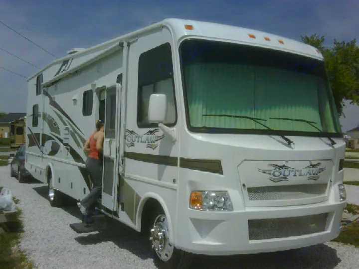 2008 Damon Outlaw Motorcoach. Damon Outlaw 2008