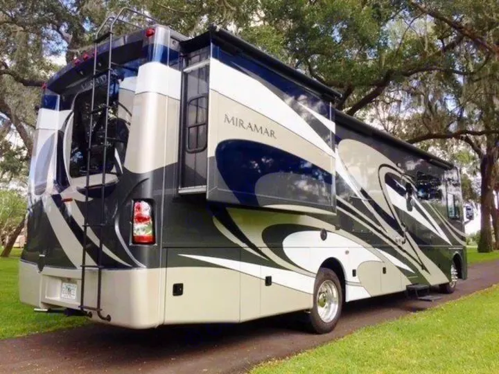 Thor Motor Coach Miramar 2016